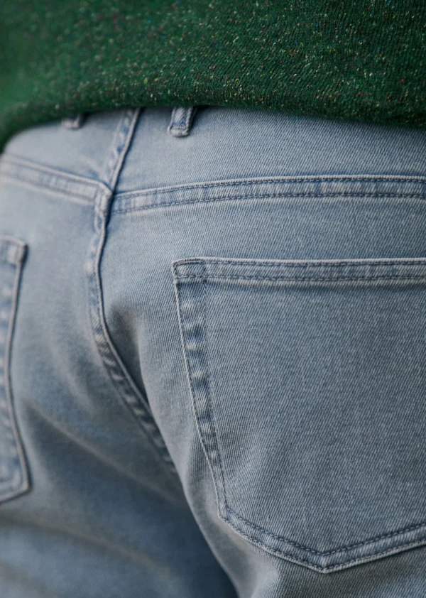 Avi Slim Jeans