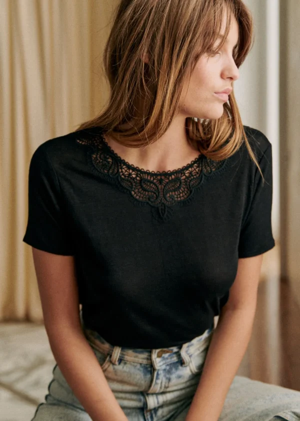 Mina T-Shirt